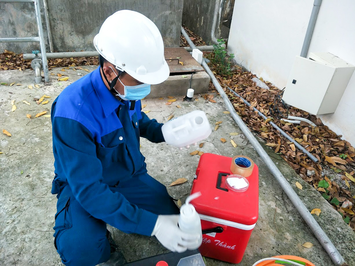 Phân tích nước dưới đất 1 Khử trùng thiết bị lấy mẫu nước Giếng